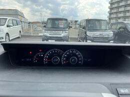 走行距離が気になりますか？当社の在庫は10，000台！！ネットに掲載しきれない車も多数！！ご来店いただければ理想の一台を探してみせます！！