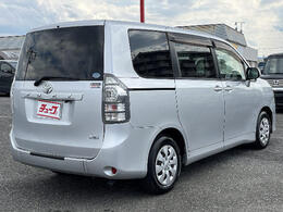 内装はルームクリーニング（室内清掃）後の納車となります♪♪除菌と消臭のメニューもご用意しております。プロスタッフがまごころ込めて仕上げます！！