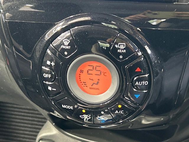 【オートエアコン】一度お好みの温度に設定すれば、車内の温度を検知し風量や温度を自動で調整。暑い…寒い…と何度もスイッチ操作をする必要はありません。快適な車内空間には必須の機能ですね♪