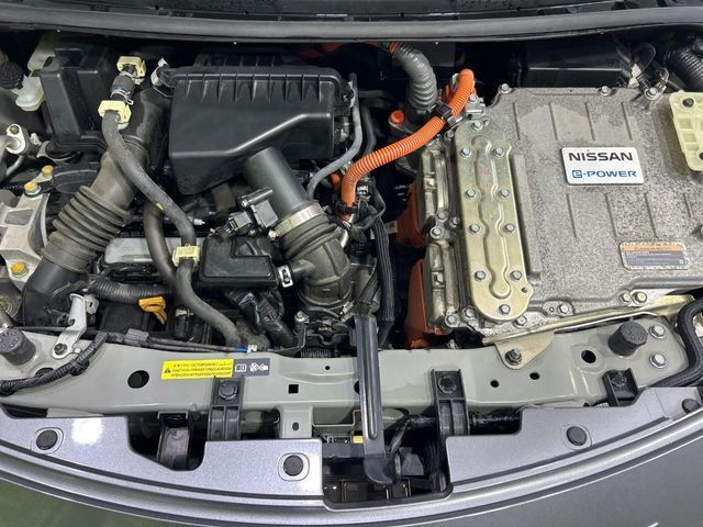 親切・丁寧な専門メカニックスタッフが応対！・車検・点検整備・事故等の修理などアフターサービスも安心。お車のカスタマイズもネクステージのサービススタッフまでご相談ください！