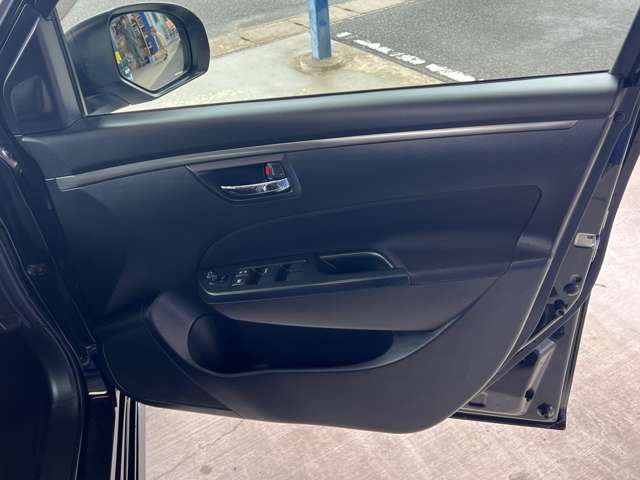 6速MT！純正ディスチャージランプ装着車 スマートキー SDナビ 地デジTV CD DVD USB  ステアリングリモコン トランクスポイラー 純正21インチアルミ 走行5万km台！ フルオートエアコン