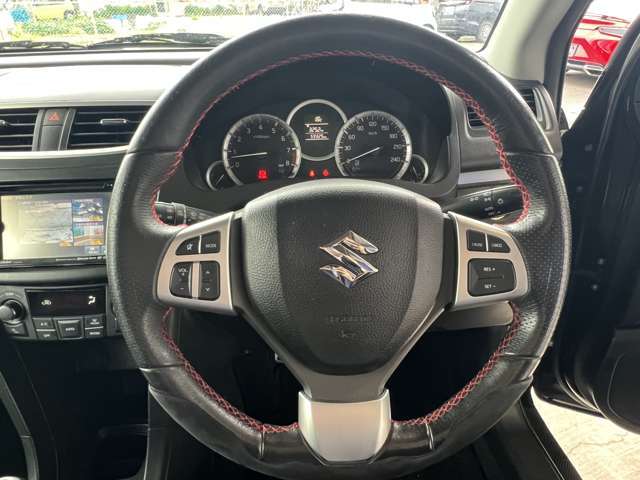 6速MT！純正ディスチャージランプ装着車 スマートキー SDナビ 地デジTV CD DVD USB  ステアリングリモコン トランクスポイラー 純正21インチアルミ 走行5万km台！ フルオートエアコン