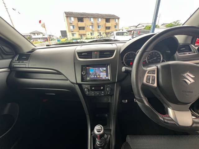 6速MT！純正ディスチャージランプ装着車 スマートキー SDナビ 地デジTV CD DVD USB  ステアリングリモコン トランクスポイラー 純正21インチアルミ 走行5万km台！ フルオートエアコン