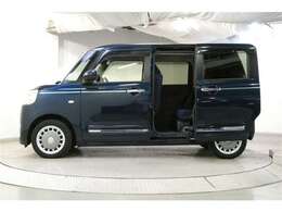 電動スライドドアは、小さいお子様やご年配の方でも楽々開閉出来る優れものッ♪有ると便利な装備です！