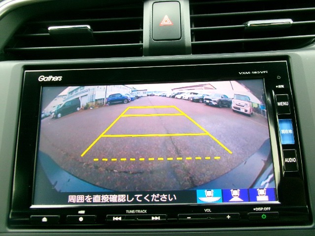 後方確認はバックカメラにお任せ♪後退時に便利で、駐車が楽になります♪