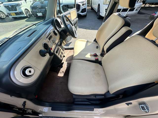 内装や外装も隅々までクリーニングしてからご納車致します♪