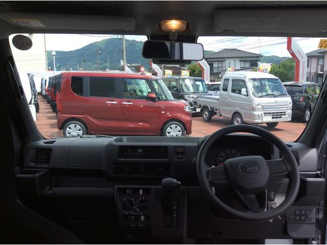 すっきり広々なインパネで視野もよく運転しやすいとよく言われます◎