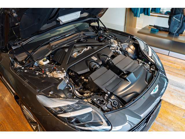 4.0L V8気筒ツインターボ、680PS、900Nmのエンジンを搭載エキサイティングなエキゾーストサウンドと洗練された足回りを高次元でバランスさせた走りを存分にお楽しみ下さい。