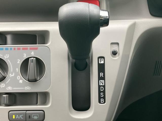 WECARSの展示場では実際に見て、触ってお車をお選びいただけます！知識の豊富な営業スタッフが様々なカーライフをご提案いたします！