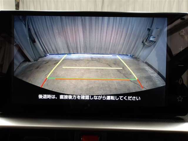 バックモニター付きなので車庫入れもラクラクです♪