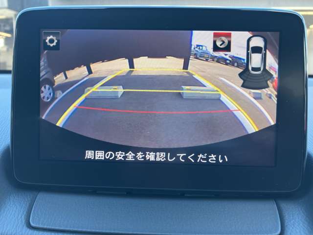 バックカメラ付きで、駐車時の後方確認も安心です