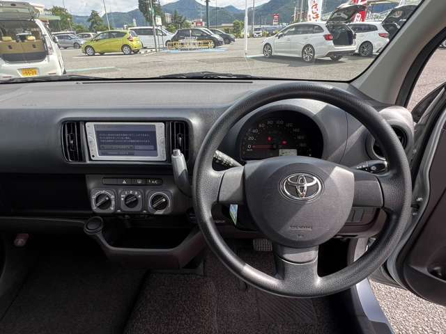 シンプルで使いやすい運転席回りです