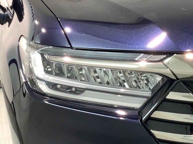 LEDヘッドライトは、点灯の瞬間から最大光量を発揮し、突然暗くなるトンネルなどでの安定感を高めます。