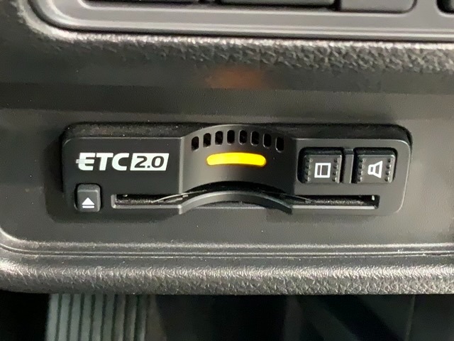 いまや快適なカーライフに欠かせないETCが付いています。