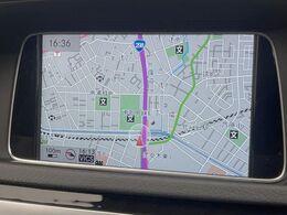 ●純正ナビ:一体感のあるナビは、高級感ある車内を演出してくれます。Bluetooth再生などオーディオ機能も充実しておりますので、運転もより楽しめます♪