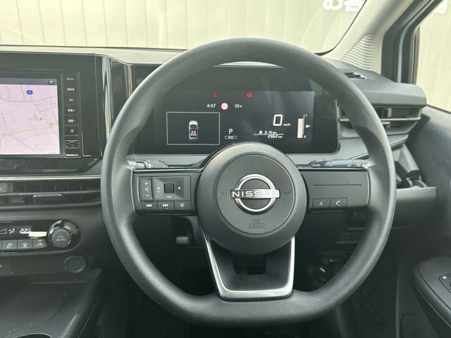 ハンドルは軽やかに回り、気持ちよく運転が出来ます。