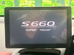 【ディスプレイオーディオ】お持ちのスマホやMP3プレイヤーとの無線接続で音楽再生が可能！コードで繋ぐわずらわしさも無く、手軽にお気に入りの音楽を楽しめます。