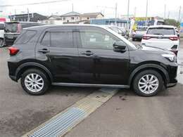 広々とした車内空間に優れた燃費性能。更にデザインも上質で人気のお車です！