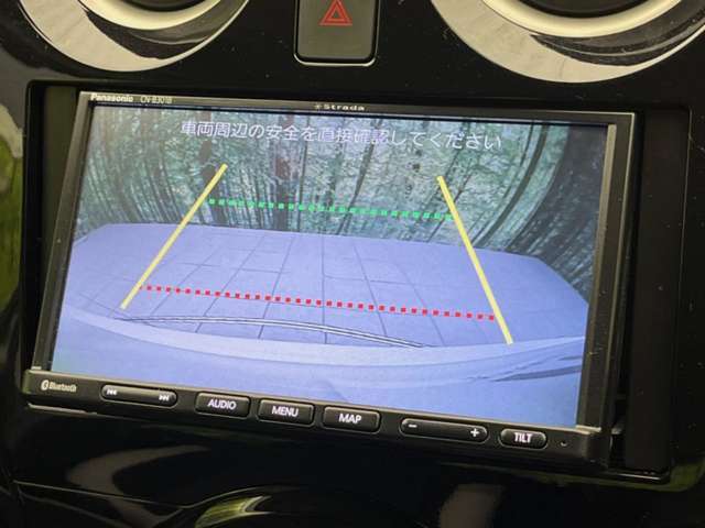 【バックカメラ】駐車時に後方がリアルタイム映像で確認できます。大型商業施設や立体駐車場での駐車時や、夜間のバック時に大活躍！運転スキルに関わらず、今や必須となった装備のひとつです！