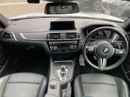 パークディスタンスコントロール　純正ナビ　バックモニター　レザーシート　パワーシート　シートヒーター　パドルシフト　ETC　クルーズコントロール　19インチアルミホイール　　Mスポーツブレーキ