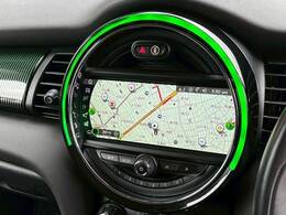 先進のBMW　タッチパッド付きi-driveとほぼ同性能のHDDナビゲーションになります。USBインターフェースやブルートゥースオーディオなど様々な先進機能をお楽しみいただけます。