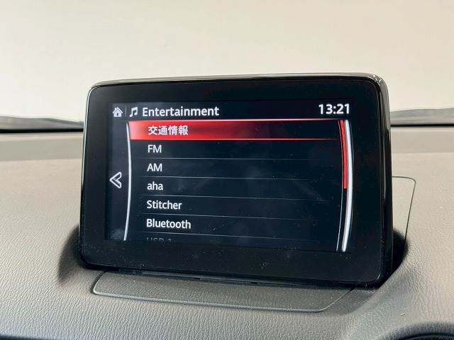 【純正ナビ】一体感のあるナビは、高級感ある車内を演出してくれます。Bluetooth再生などオーディオ機能も充実しておりますので、運転もより楽しめます♪
