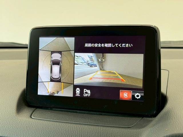 【パノラミックビューモニター】専用のカメラにより、上から見下ろしたような視点で360度クルマの周囲を確認することができます☆死角部分も確認しやすく、狭い場所での切り返しや駐車もスムーズに行えます。