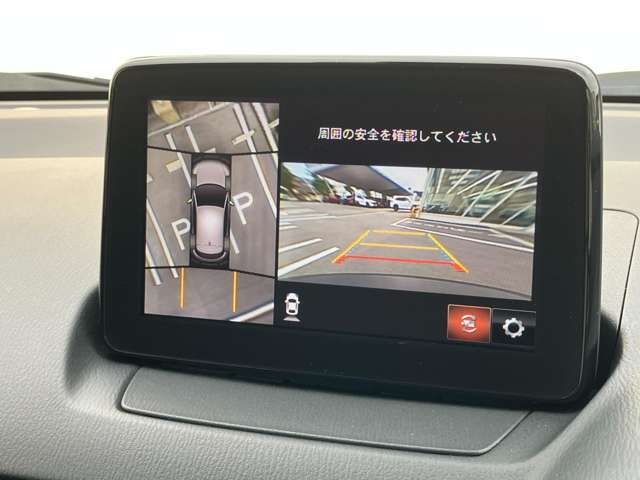 360°ビューモニターでは、両サイドとフロント、バックカメラの合成で、あたかも上空から見下ろした様に周囲を確認して頂けます。駐車場だけでなく、T字路等でも活躍のアイテムです！