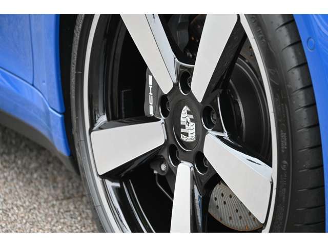 20/21インチCarreraClassicホイールが装備されております332000