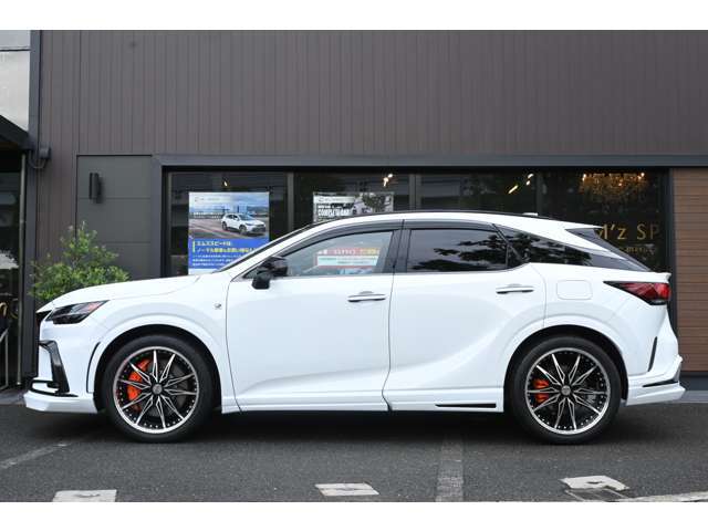 ■5年10万kmの新車保証付き■新車販売だからディーラー販売店で購入する場合と同じく5年10万kmのメーカー保証付！もちろんお近くのディーラー様で無 償保証修理やアフーサービスも受けれます。