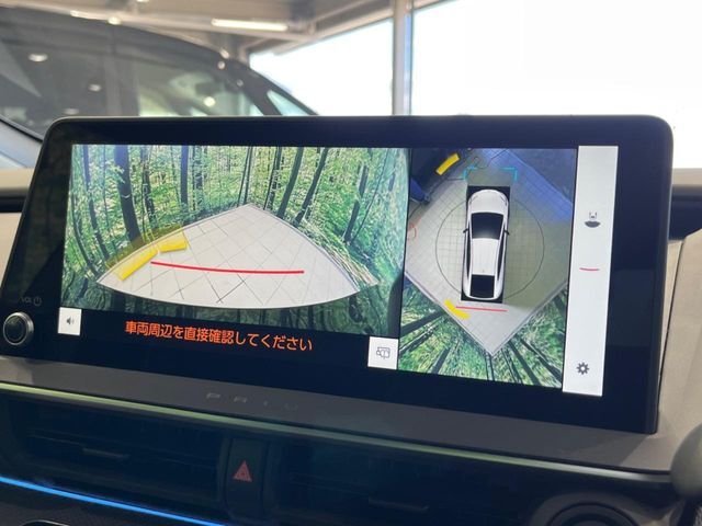 【パノラミックビューモニター】専用のカメラにより、上から見下ろしたような視点で360度クルマの周囲を確認することができます☆死角部分も確認しやすく、狭い場所での切り返しや駐車もスムーズに行えます。