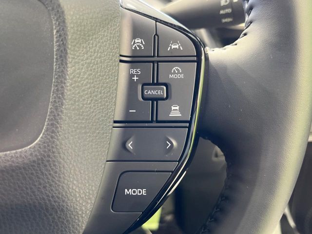 【レーダークルーズコントロール】高速道路での長距離走行が楽に！！自動で速度を保つクルーズコントロールが、衝突軽減システムと連携し、前方の車両を感知して車間を保つように速度調節してくれます！！