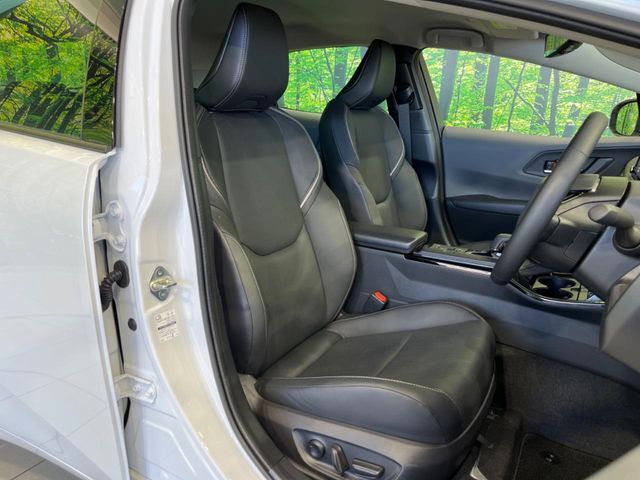 【メモリー機能付きパワーシート】ドライバーごとに設定したシート位置を記憶して、ボタン一つで切り替えできる便利な機能！運転する方が複数名いらっしゃるご家庭におすすめです♪