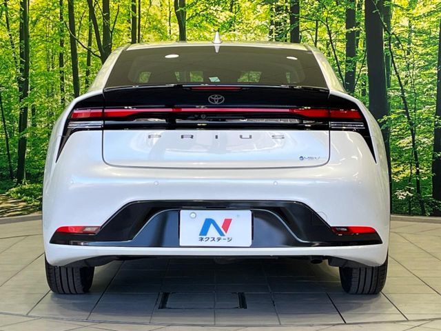 安心の最長10年・走行無制限保証（有償）をご用意。保証内容も充実はもちろん、無料点検＆オイル交換や、年中無休の全国・24時間ロードサービスも付帯されておりますのでご安心下さい。