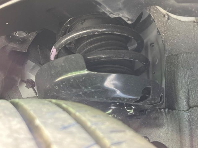 お車を安心してお乗りいただく為には、足回りの定期点検が欠かせません。サービスサポート（有償保証）では無料点検もご提供しており、安心のカーライフをお過ごしいただけるサポート体制が整っています。