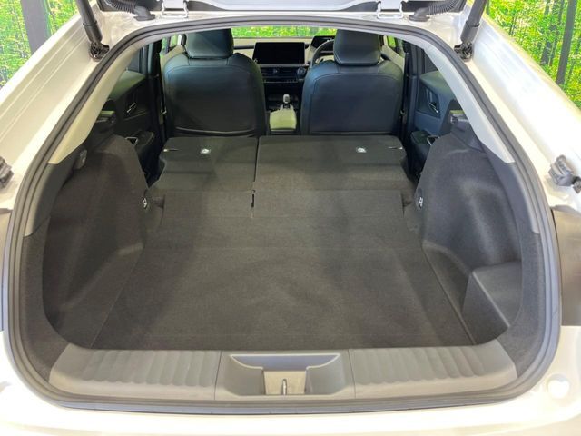 【パワーバックドア】スマートキーや運転席のボタンを押すだけでリアゲートが自動で開閉します！荷物を持っている時や、高い位置にあるバックドアを閉める際に便利な機能です♪