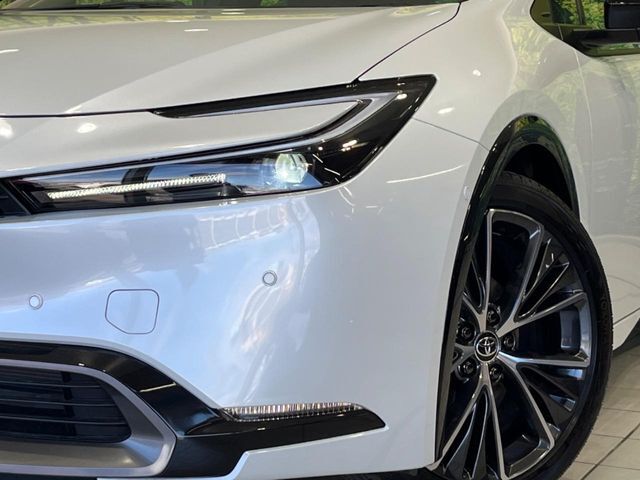 【LEDヘッドライト】悪天候や夜間走行時も良好な視界を確保し安心して運転できる高輝度LEDヘッドライトを装備！点灯速度が早く、消費電力も抑えられています。