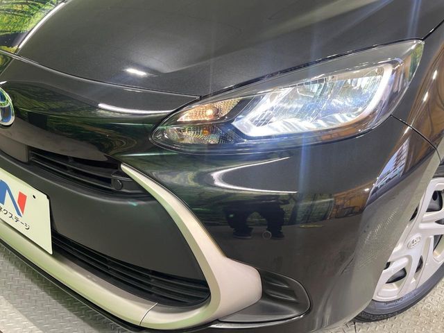 【LEDヘッドライト】悪天候や夜間走行時も良好な視界を確保し安心して運転できる高輝度LEDヘッドライトを装備！点灯速度が早く、消費電力も抑えられています。