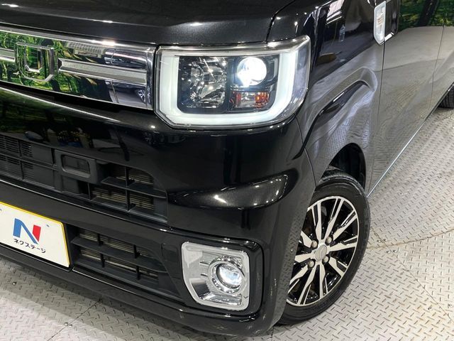 【LEDヘッドライト】悪天候や夜間走行時も良好な視界を確保し安心して運転できる高輝度LEDヘッドライトを装備！点灯速度が早く、消費電力も抑えられています。