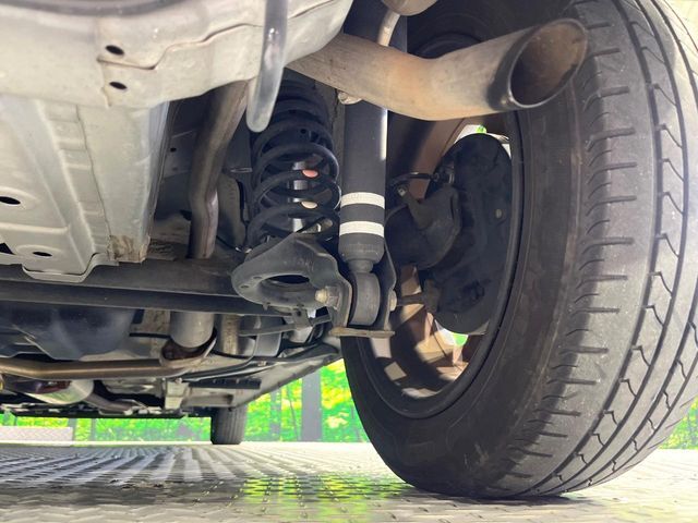 お車を安心してお乗りいただく為には、足回りの定期点検が欠かせません。サービスサポート（有償保証）では無料点検もご提供しており、安心のカーライフをお過ごしいただけるサポート体制が整っています。