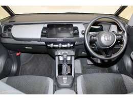 視界と視認性に優れたインパネ廻りに統一感の有るデザインで全体をスッキリと、スイッチ類は見やすく分かりやすいレイアウトに！