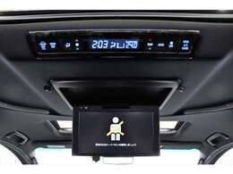 フリップダウンモニター付き！2列目、3列目の人も快適！