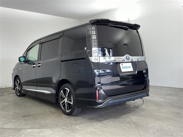 ・2列目サンシェード・スマートキー・プッシュスタート・社外17インチアルミホイール・社外エアロ（F.S.R）・純正フロアマット・横滑り防止装置