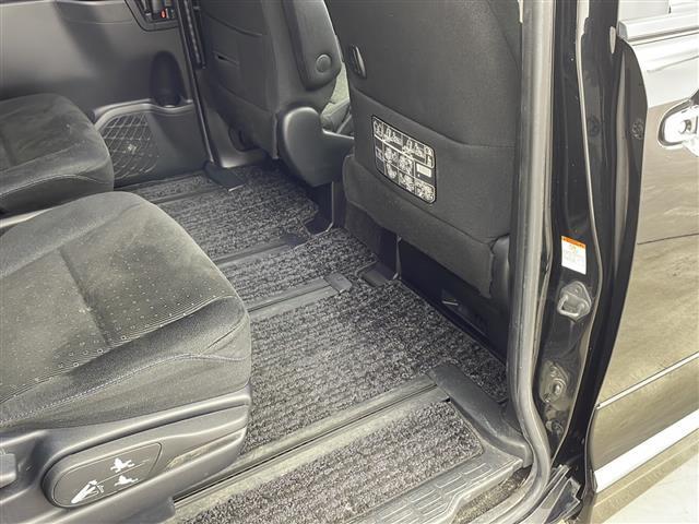 気になる車はすぐにお問い合わせください！画面右側の0066から始まる無料ダイヤルからお問い合わせ下さい！専門スタッフがお車のご質問にお答えいたします！