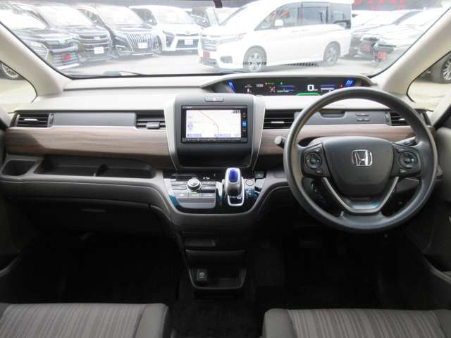 各種保険のお取り扱いもございます。お客様の方での面倒なお手続きも不要！納車日にその場で任意保険に加入できます！お客様のカーライフに沿った保険プランをご提案させていただきますのでお気軽にご相談下さい