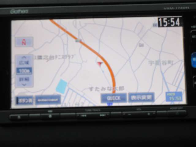 ディスチャージランプとは、ハロゲンライトに代わる新世代のランプで、従来のハロゲンライトに対し消費電力半分、明るさ2倍、耐久性5倍、お値段10倍。青白い閃光が特徴。