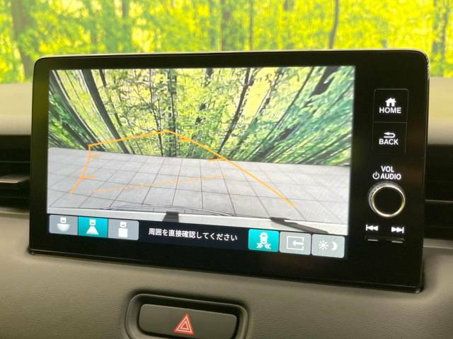 【バックカメラ】駐車時に後方がリアルタイム映像で確認できます。大型商業施設や立体駐車場での駐車時や、夜間のバック時に大活躍！運転スキルに関わらず、今や必須となった装備のひとつです！