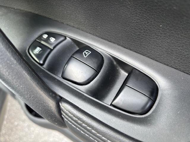 もしも事故に巻き込まれた時に目撃者がいなかったら…危険なあおり運転に遭遇したら...そんな時の役に立つドライブレコーダーも取り扱っております！※別途有料です。