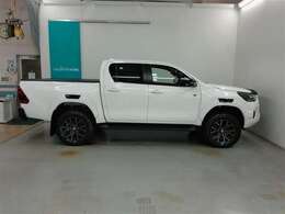 横顔にもこだわりを感じるデザイン。乗るたびに気分が上がる一台です。