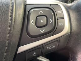 【レーダークルーズコントロール】高速道路での長距離走行が楽に！！自動で速度を保つクルーズコントロールが、衝突軽減システムと連携し、前方の車両を感知して車間を保つように速度調節してくれます！！